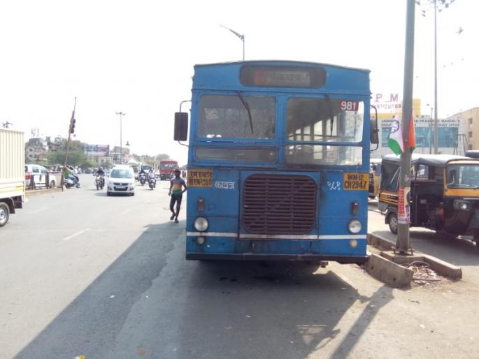 The PMP bus was run by "without driver" in Katraj Chowk but..accident avoid | कात्रज चौकात पीएमपी बस ‘विना चालक’ धावली पण...दुर्घटना टळली The PMP bus was run by "without driver" in Katraj Chowk but..accident avoid | कात्रज चौकात पीएमपी बस ‘विना चालक’ धावली पण...दुर्घटना टळली