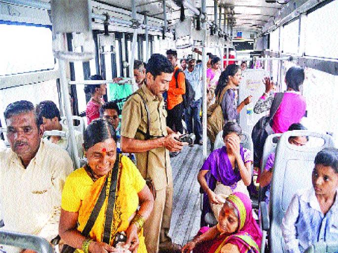 why the man sit in the reserved seats on the bus? | बसमधील आरक्षित जागेवर पुरुष बसतातच का? why the man sit in the reserved seats on the bus? | बसमधील आरक्षित जागेवर पुरुष बसतातच का?
