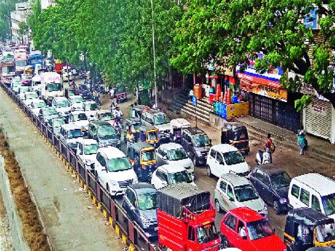 The PMP's sickness continues, due to the shutdown of the bus, the passengers travel for hours in the sun | पीएमपीचे आजारपण सुरूच , बस बंद पडल्याने प्रवासी उन्हात तासभर  The PMP's sickness continues, due to the shutdown of the bus, the passengers travel for hours in the sun | पीएमपीचे आजारपण सुरूच , बस बंद पडल्याने प्रवासी उन्हात तासभर