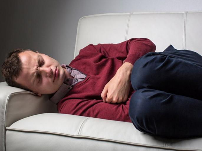 Pmsing in men or irritable male syndrome | पुरूषांमध्येही असतात पीरियड्ससारखीच लक्षणे, स्वत:लाच नसतात माहीत! Pmsing in men or irritable male syndrome | पुरूषांमध्येही असतात पीरियड्ससारखीच लक्षणे, स्वत:लाच नसतात माहीत!