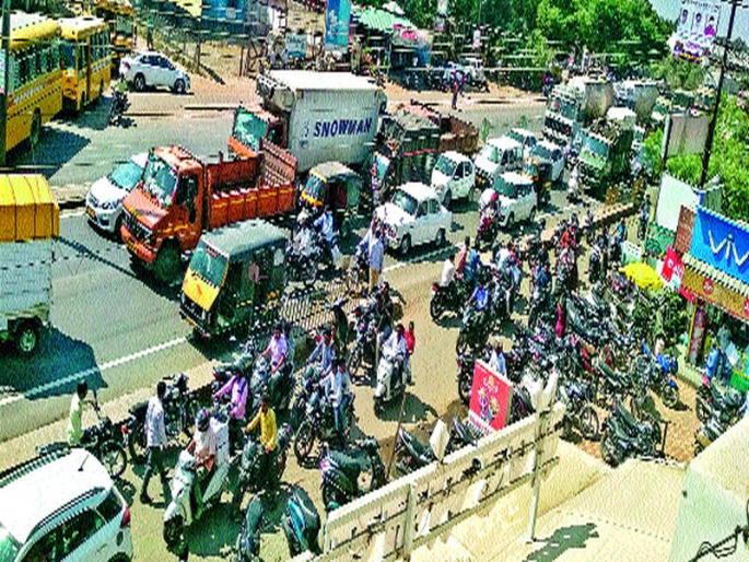 Traveling from Hadapsar to Ururthi Kanchan? Careful ..! | हडपसर ते उरुळी कांचन प्रवास करताय? सावधान..! Traveling from Hadapsar to Ururthi Kanchan? Careful ..! | हडपसर ते उरुळी कांचन प्रवास करताय? सावधान..!