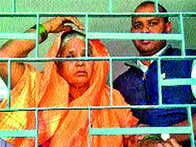 Absence - Are there bigger ministers than the masses? | अवतीभवती - जनतेपेक्षा मंत्री मोठे आहेत काय? Absence - Are there bigger ministers than the masses? | अवतीभवती - जनतेपेक्षा मंत्री मोठे आहेत काय?