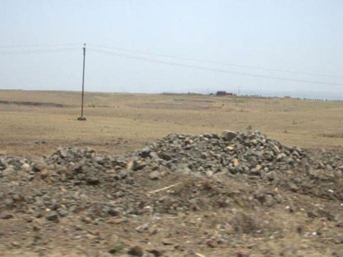 Encroachment on government land at Nimsakara | निमसाखर येथील शासकीय जमिनीवर अतिक्रमण Encroachment on government land at Nimsakara | निमसाखर येथील शासकीय जमिनीवर अतिक्रमण