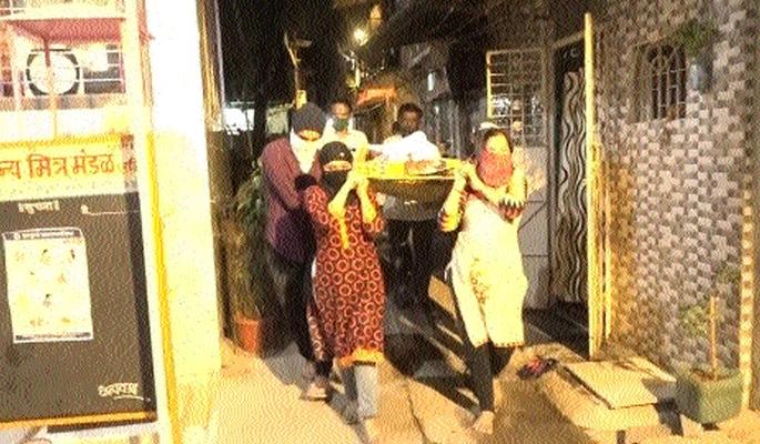 Neighbors deny help over coroner's suspicion over heart attack | हार्टअॅटॅक आलेल्या वृद्धाला कोरोनाच्या संशयातून शेजाऱ्यांनी मदत नाकारली, ओढवला मृत्यू Neighbors deny help over coroner's suspicion over heart attack | हार्टअॅटॅक आलेल्या वृद्धाला कोरोनाच्या संशयातून शेजाऱ्यांनी मदत नाकारली, ओढवला मृत्यू