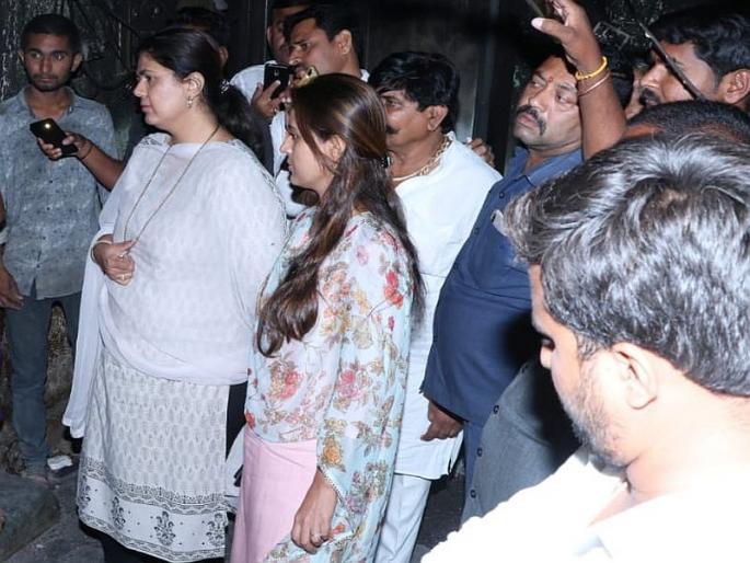 Pankaja Munde's help to the poet son of farmer, who suicide in pathardi earlier MMG | 'अरे बळीराजा नको करू आत्महत्या', ही कविता करणाऱ्या शेतकरीपुत्राला पंकजा मुंडेंची मदत