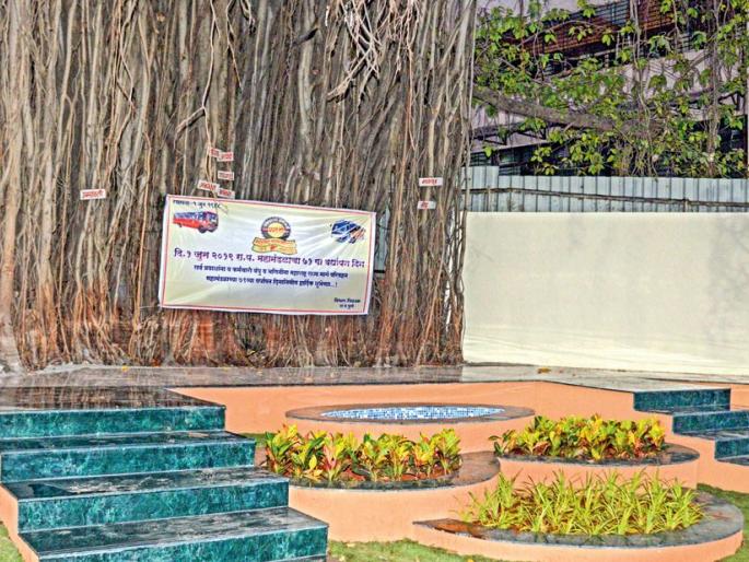 Bus memorial at Swargate station; The decision of the ST corporation | स्वारगेट स्थानकात बसचे स्मारक; एसटी महामंडळाचा निर्णय Bus memorial at Swargate station; The decision of the ST corporation | स्वारगेट स्थानकात बसचे स्मारक; एसटी महामंडळाचा निर्णय