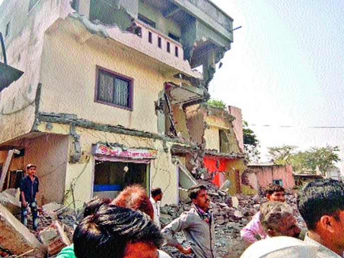 25 flat expenditure for widening | रुंदीकरणासाठी २५ फ्लॅट खर्ची 25 flat expenditure for widening | रुंदीकरणासाठी २५ फ्लॅट खर्ची