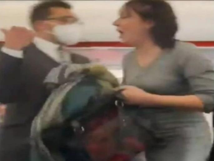 Woman reaction on being asked to deplane for refusing to wear a mask is viral | मास्क लावला नाही म्हणून या बाईला विमानातून हाकललं, अन् रागाच्या भरात तिनं काय केलं पाहा.... Woman reaction on being asked to deplane for refusing to wear a mask is viral | मास्क लावला नाही म्हणून या बाईला विमानातून हाकललं, अन् रागाच्या भरात तिनं काय केलं पाहा....