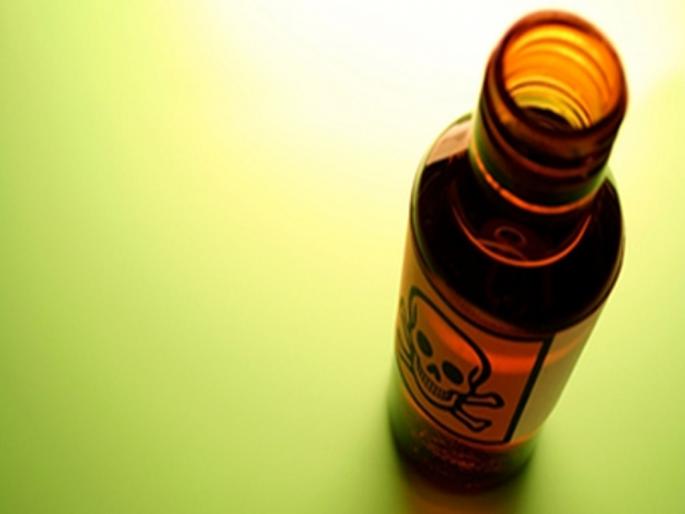 Poisoned by sending a message that extreme steps are being taken | 'टोकाचे पाऊल उचलत आहे'; असा संदेश पाठवून केले विष प्राशन Poisoned by sending a message that extreme steps are being taken | 'टोकाचे पाऊल उचलत आहे'; असा संदेश पाठवून केले विष प्राशन