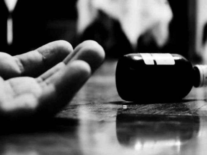 In Shegaon, the farmer took poison in the tehsil to demand farmland | शेगावमध्ये शेतरस्त्याच्या मागणीसाठी शेतकऱ्याने तहसीलमध्येच घेतले विष