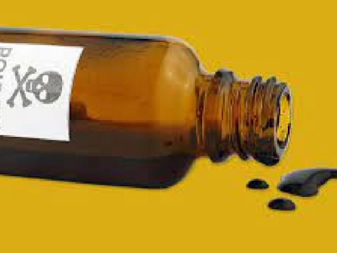 Poison taken by a debt-ridden farmer couple; Husband dies during treatment, wife survives | कर्जबाजारी दाम्पत्याने घेतले विष; उपचारादरम्यान पतीचा मृत्यू, पत्नी वाचली Poison taken by a debt-ridden farmer couple; Husband dies during treatment, wife survives | कर्जबाजारी दाम्पत्याने घेतले विष; उपचारादरम्यान पतीचा मृत्यू, पत्नी वाचली