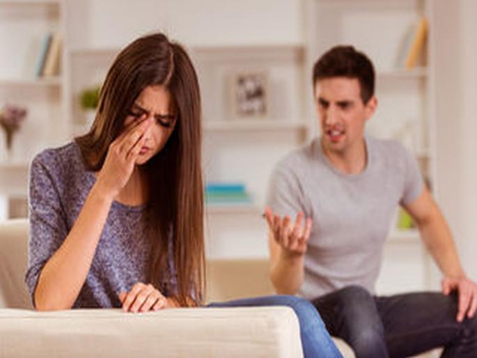 Know the reasons behind husband shout on wife | पार्टनरच्या 'या' गोष्टींमध्ये लुडबुड कराल तर भांडण झाल्याशिवाय राहणार नाही Know the reasons behind husband shout on wife | पार्टनरच्या 'या' गोष्टींमध्ये लुडबुड कराल तर भांडण झाल्याशिवाय राहणार नाही