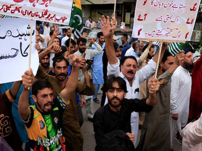 Protests in Pakistan-occupied Kashmir, Sharif softens | पाकव्याप्त काश्मीरमध्ये आंदोलन, शरीफ नरमले; आंदोलन मागेही घेतले