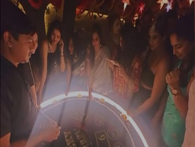 In Pune, On one side, the joy of Diwali and on the other, a gambling game in a bar | पुण्यात एका बाजूला दिवाळीचा जल्लोष अन् दुसरीकडे बारमध्ये जुगाराचा डाव; व्हिडिओ व्हायरल In Pune, On one side, the joy of Diwali and on the other, a gambling game in a bar | पुण्यात एका बाजूला दिवाळीचा जल्लोष अन् दुसरीकडे बारमध्ये जुगाराचा डाव; व्हिडिओ व्हायरल