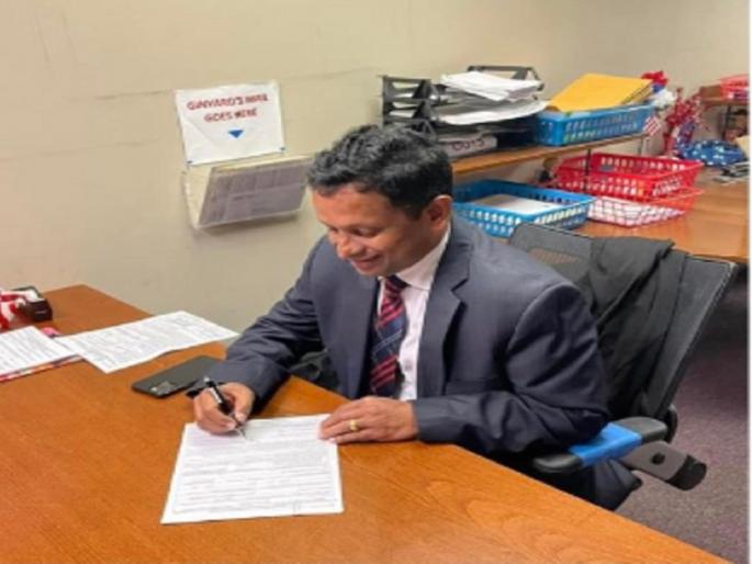 Bidi maker turned judge in America; The incredible journey of Surendran Patel | विडी बनवणारा अमेरिकेत बनला न्यायाधीश; सुरेंद्रन पटेल यांचा अविश्वसनीय प्रवास Bidi maker turned judge in America; The incredible journey of Surendran Patel | विडी बनवणारा अमेरिकेत बनला न्यायाधीश; सुरेंद्रन पटेल यांचा अविश्वसनीय प्रवास