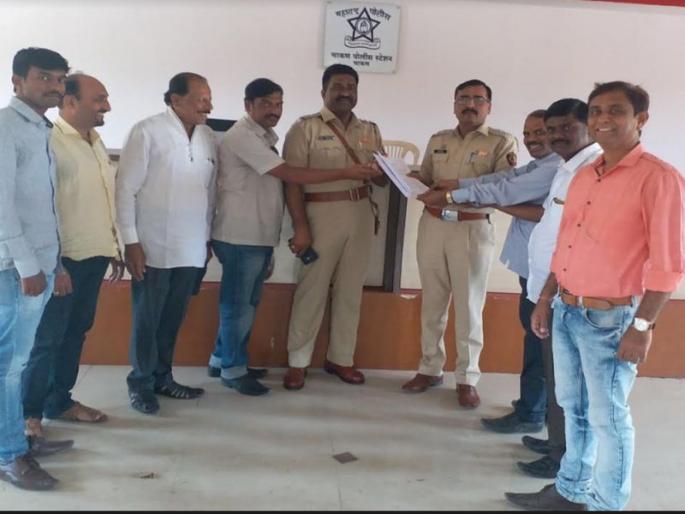 The demand of citizens to arrest and arrest the "ransom" woman | ‘त्या’ खंडणीखोर महिलेला अटक करून तडीपार करण्याची नागरिकांची मागणी The demand of citizens to arrest and arrest the "ransom" woman | ‘त्या’ खंडणीखोर महिलेला अटक करून तडीपार करण्याची नागरिकांची मागणी