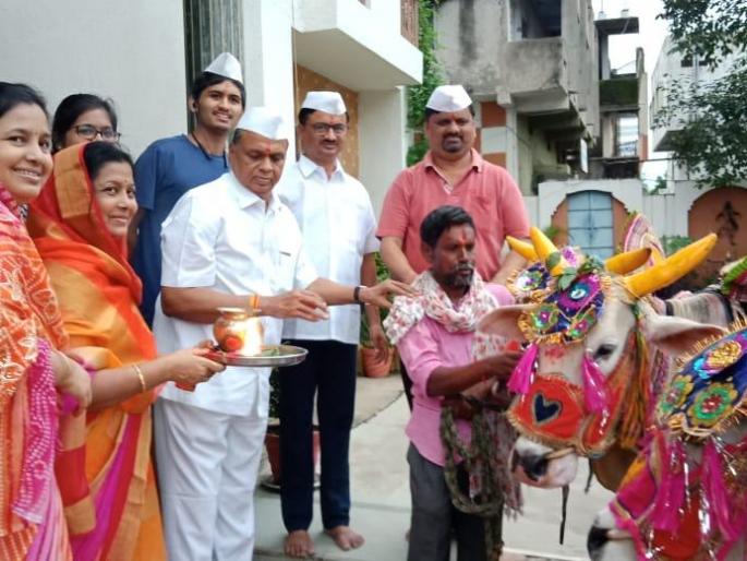 Pola: A traditional pujan but not public festival | पोळा : पारंपरिक पूजन पण सार्वजनिक उत्सवावर विरजण Pola: A traditional pujan but not public festival | पोळा : पारंपरिक पूजन पण सार्वजनिक उत्सवावर विरजण