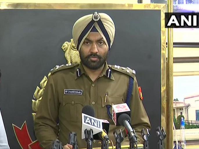 delhi police appeal to the public to not pay heed to rumours. share helpline no vrd | Delhi Violence : दिल्ली पोलिसांकडून मदतीसाठी टेलिफोन नंबर जारी; अफवांवर विश्वास न ठेवण्याचं आवाहन delhi police appeal to the public to not pay heed to rumours. share helpline no vrd | Delhi Violence : दिल्ली पोलिसांकडून मदतीसाठी टेलिफोन नंबर जारी; अफवांवर विश्वास न ठेवण्याचं आवाहन