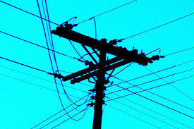 In the old city's ward 10, the electric pole bent | जुने शहरातील प्रभाग १० मध्ये विद्युत खांब वाकलेले; पथदिवे बंद In the old city's ward 10, the electric pole bent | जुने शहरातील प्रभाग १० मध्ये विद्युत खांब वाकलेले; पथदिवे बंद