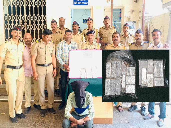 A thief who stole silver bricks from a courier center was arrested within 24 hours in kolhapur | Kolhapur: कुरिअर सेंटरमधून चांदीच्या विटा चोरणारा चोरटा २४ तासात जेरबंद, पाच लाखांचा मुद्देमाल जप्त A thief who stole silver bricks from a courier center was arrested within 24 hours in kolhapur | Kolhapur: कुरिअर सेंटरमधून चांदीच्या विटा चोरणारा चोरटा २४ तासात जेरबंद, पाच लाखांचा मुद्देमाल जप्त