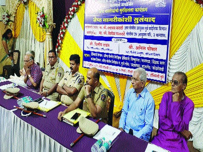 Fear of unpaved speeding vehicles on the road; Report of Senior Citizens | रस्त्याने चालताना बेफाम वेगाने धावणाऱ्या वाहनांचे वाटते भय; ज्येष्ठ नागरिकांची तक्रार Fear of unpaved speeding vehicles on the road; Report of Senior Citizens | रस्त्याने चालताना बेफाम वेगाने धावणाऱ्या वाहनांचे वाटते भय; ज्येष्ठ नागरिकांची तक्रार