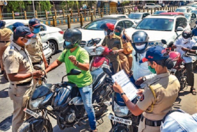 Coronavirus: Implementation of communications bans across the state; even borders of districts | Coronavirus : राज्यभर संचारबंदी लागू;जिल्ह्यांच्या सीमाही सील Coronavirus: Implementation of communications bans across the state; even borders of districts | Coronavirus : राज्यभर संचारबंदी लागू;जिल्ह्यांच्या सीमाही सील