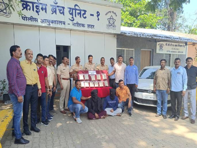 arrest to two who robbed 66 lakhs cash at gunpoint | बंदुकीचा धाक दाखवून ६६ लाखांची रोकड लुटणाऱ्या दोघांना बेड्या arrest to two who robbed 66 lakhs cash at gunpoint | बंदुकीचा धाक दाखवून ६६ लाखांची रोकड लुटणाऱ्या दोघांना बेड्या