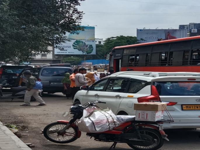 pune news the traffic jam on Nagar Road is not resolved due to police inaction; Traffic police do not want responsibility | Pune traffic : पोलिसांच्या निष्क्रियतेमुळेच नगर रोडची कोंडी सुटेना;वाहतूक पोलिसांना नकोय जबाबदारी pune news the traffic jam on Nagar Road is not resolved due to police inaction; Traffic police do not want responsibility | Pune traffic : पोलिसांच्या निष्क्रियतेमुळेच नगर रोडची कोंडी सुटेना;वाहतूक पोलिसांना नकोय जबाबदारी