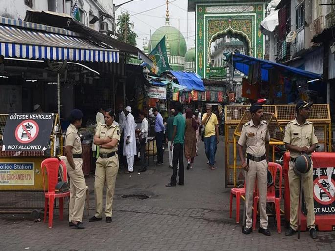 Mumbai police ready for Eid-A-Milad | ईद - ए - मिलादसाठी ४० हजारपेक्षा अधिक पोलीस बंदोबस्तासाठी तैनात Mumbai police ready for Eid-A-Milad | ईद - ए - मिलादसाठी ४० हजारपेक्षा अधिक पोलीस बंदोबस्तासाठी तैनात