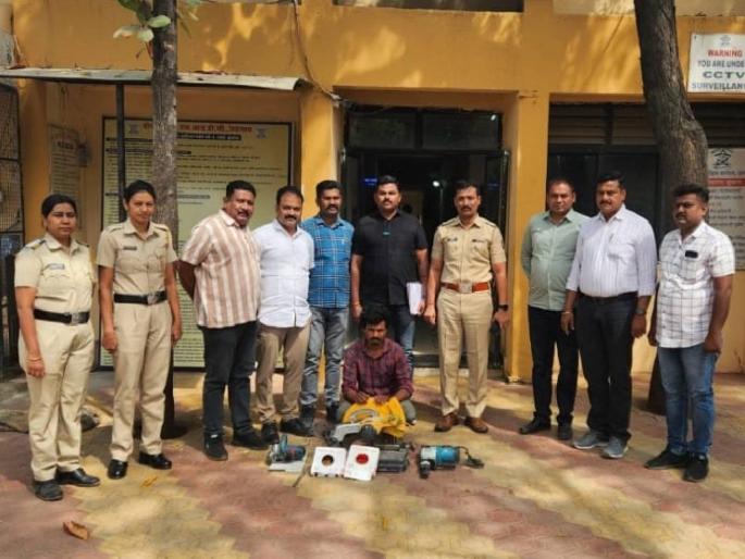 Thief stealing materials from farm house in police net | फार्म हाऊस मधून साहित्य लांबवणारा चोरटा पोलिसांच्या जाळ्यात Thief stealing materials from farm house in police net | फार्म हाऊस मधून साहित्य लांबवणारा चोरटा पोलिसांच्या जाळ्यात