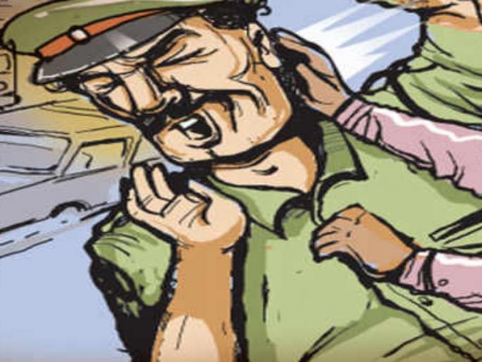 family in quarreled police station in pune police rushed to the spot tore up the documents and arrested the two | Pune: पुण्यात कुटुंबाचा चौकीतच राडा; पोलिसांच्या अंगावर धावत फाडली कागदपत्रे, दोघांना अटक family in quarreled police station in pune police rushed to the spot tore up the documents and arrested the two | Pune: पुण्यात कुटुंबाचा चौकीतच राडा; पोलिसांच्या अंगावर धावत फाडली कागदपत्रे, दोघांना अटक