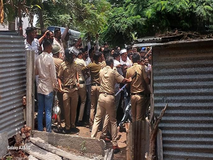 Yavat offensive post case 17 people arrested for vandalizing and arson of vehicles | यवत आक्षेपार्ह पोस्ट प्रकरण; वाहनांची तोडफोड, जाळपोळ करणारे १७ जण ताब्यात Yavat offensive post case 17 people arrested for vandalizing and arson of vehicles | यवत आक्षेपार्ह पोस्ट प्रकरण; वाहनांची तोडफोड, जाळपोळ करणारे १७ जण ताब्यात