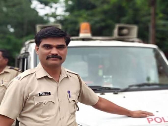 A attacked a crime branch employee at midnight Incident in Deccan area of Pune | मध्यरात्री गुन्हे शाखेच्या कर्मचाऱ्यावरच कोयत्याने हल्ला; पुण्याच्या डेक्कन परिसरातील घटना
