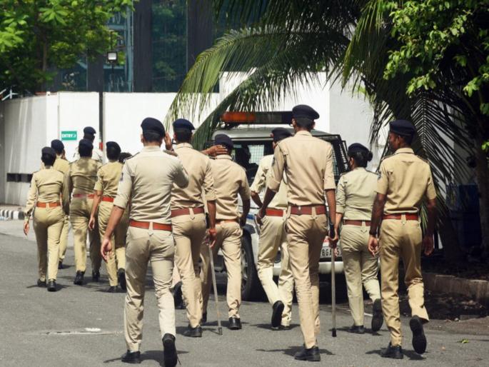 18 inns evacuated at once on the eve of Diwali, some women included | दिवाळीच्या पार्श्वभूमीवर एकाच वेळी १८ सराईत तडीपार, काही महिलांचाही समावेश 18 inns evacuated at once on the eve of Diwali, some women included | दिवाळीच्या पार्श्वभूमीवर एकाच वेळी १८ सराईत तडीपार, काही महिलांचाही समावेश
