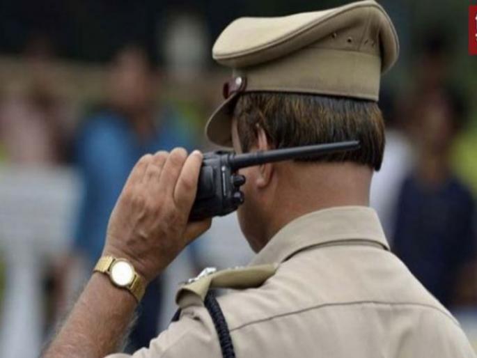 theft in Police house ! three lakh and 50 thousands materials theft | अबब..! पोलिसाच्या घरातच झाली चोरी...! रोख रक्कमेसह साडे तीन लाखांचा ऐवज लंपास theft in Police house ! three lakh and 50 thousands materials theft | अबब..! पोलिसाच्या घरातच झाली चोरी...! रोख रक्कमेसह साडे तीन लाखांचा ऐवज लंपास