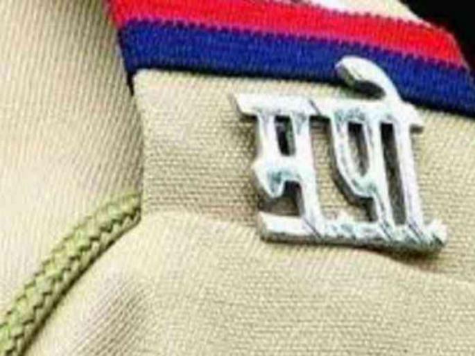 Two policemen suspended for delay in work at Pimpri | पिंपरी येथे कामात कुचराई करणारे दोन पोलीस निलंबित Two policemen suspended for delay in work at Pimpri | पिंपरी येथे कामात कुचराई करणारे दोन पोलीस निलंबित