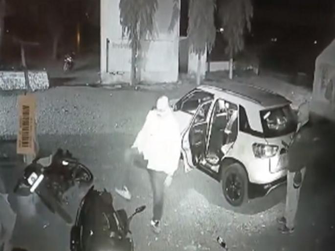 Vandalism of two-wheelers by police, suspension action against two after viral video | पोलिसांकडूनच दुचाकींची तोडफोड, व्हायरल व्हिडिओनंतर दोन कर्मचारी निलंबित