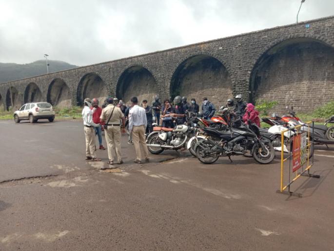 Action against those who crossed government order in Maval | मावळात सरकारी आदेशाचे उल्लंघन करून फिरणार्‍या २८५ जणांवर पोलिसांची कारवाई 