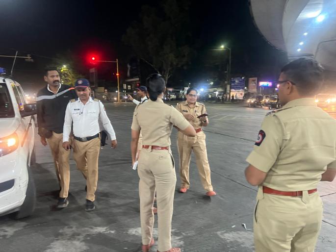 Swargate, Shivajinagar, Pune station 66 vehicles outside bus stand fined 14 vehicles impounded 3 lakh fine recovered | स्वारगेट, शिवाजीनगर, पुणे स्टेशन बसस्थानकाबाहेरील ६६ वाहनांना दंड, १४ वाहने जप्त, ३ लाख दंड वसूल Swargate, Shivajinagar, Pune station 66 vehicles outside bus stand fined 14 vehicles impounded 3 lakh fine recovered | स्वारगेट, शिवाजीनगर, पुणे स्टेशन बसस्थानकाबाहेरील ६६ वाहनांना दंड, १४ वाहने जप्त, ३ लाख दंड वसूल