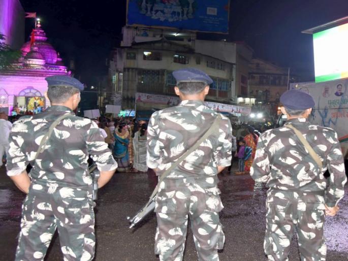 Arrest of 87 criminals; 'Combing' of police | ८७ गुन्हेगारांची धरपकड; पोलिसांचे 'कोम्बिंग' Arrest of 87 criminals; 'Combing' of police | ८७ गुन्हेगारांची धरपकड; पोलिसांचे 'कोम्बिंग'