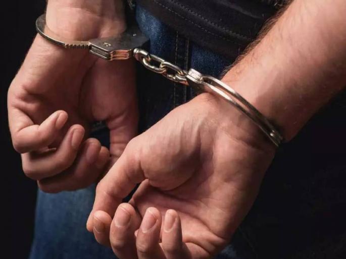 Amravati police raided gambling establishments at Vasant Chowk, Athavadi Bazar in Badnera area and Chaprashipura in Fraserpura area | वसंत चौक, चपराशीपुरातील कुख्यात जुगारचालक रफुचक्कर! खेळणारे गजाआड Amravati police raided gambling establishments at Vasant Chowk, Athavadi Bazar in Badnera area and Chaprashipura in Fraserpura area | वसंत चौक, चपराशीपुरातील कुख्यात जुगारचालक रफुचक्कर! खेळणारे गजाआड