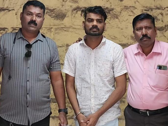 The police arrested the thief who snatched the chain of a woman and ran away on the road Kalyan | कल्याण : भर रस्त्यात महिलेची चेन हिसकावून पळणाऱ्या चोरट्याला पोलिसांनी केली अटक The police arrested the thief who snatched the chain of a woman and ran away on the road Kalyan | कल्याण : भर रस्त्यात महिलेची चेन हिसकावून पळणाऱ्या चोरट्याला पोलिसांनी केली अटक