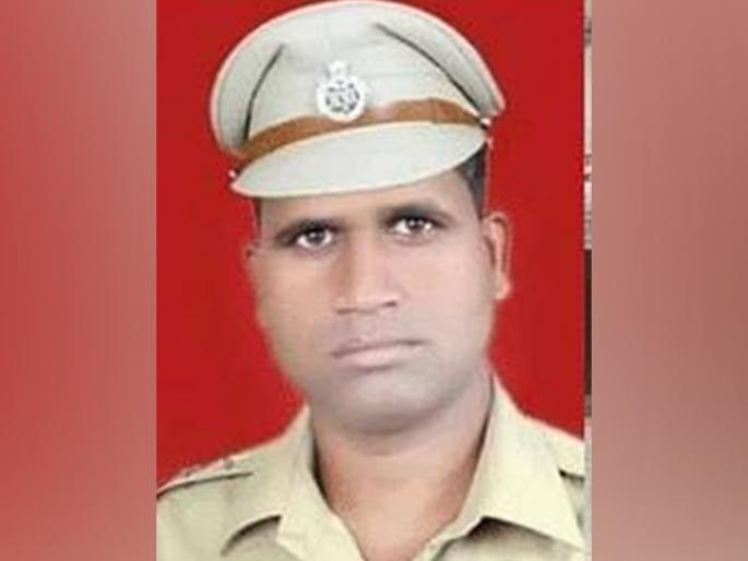 A police officer uniform and taking bribes in arrest in Nashik | अंगात खाकी वर्दी घालून लाच घेणारा पोलिस अधिकारी नाशिकमध्ये जाळ्यात! A police officer uniform and taking bribes in arrest in Nashik | अंगात खाकी वर्दी घालून लाच घेणारा पोलिस अधिकारी नाशिकमध्ये जाळ्यात!