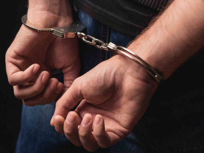 Murdered in Pune, shackles fell in the hands of both in Kalyan | खून केला पुण्यात, दोघांच्या हातात कल्याण येथे पडल्या बेड्या; २० मिनिटांतच ताब्यात घेतले Murdered in Pune, shackles fell in the hands of both in Kalyan | खून केला पुण्यात, दोघांच्या हातात कल्याण येथे पडल्या बेड्या; २० मिनिटांतच ताब्यात घेतले