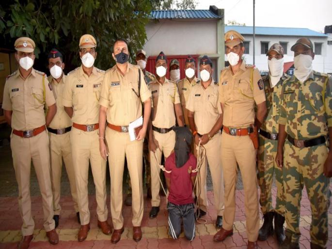 Diveagar Ganesh Mandir robbery-murder fugitive hardened criminal handcuffed | दिवेआगार गणेश मंदीर दरोडा-हत्याकांडातील फरार अट्टल गुन्हेगारास बेड्या Diveagar Ganesh Mandir robbery-murder fugitive hardened criminal handcuffed | दिवेआगार गणेश मंदीर दरोडा-हत्याकांडातील फरार अट्टल गुन्हेगारास बेड्या