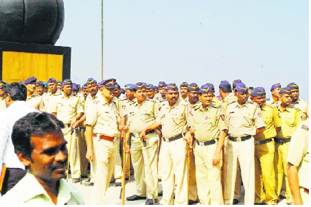 Sambhajipur's proposal is pending: The demand of linking the suburbs to Jaysingpur police station | संभाजीपूरचा प्रस्ताव प्रलंबित : उपनगरे जयसिंगपूर पोलीस ठाण्याला जोडण्याची मागणी Sambhajipur's proposal is pending: The demand of linking the suburbs to Jaysingpur police station | संभाजीपूरचा प्रस्ताव प्रलंबित : उपनगरे जयसिंगपूर पोलीस ठाण्याला जोडण्याची मागणी