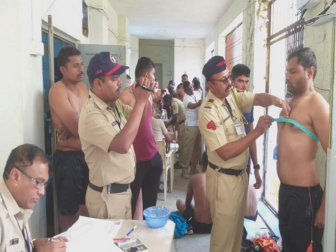 Today, 172 candidates are absent for police recruitment in Latur; No chance again if absent... | आज पोलीस भरतीसाठी १७२ उमेदवारांची दांडी; गैरहजर राहिल्यास पुन्हा नाही संधी... Today, 172 candidates are absent for police recruitment in Latur; No chance again if absent... | आज पोलीस भरतीसाठी १७२ उमेदवारांची दांडी; गैरहजर राहिल्यास पुन्हा नाही संधी... 