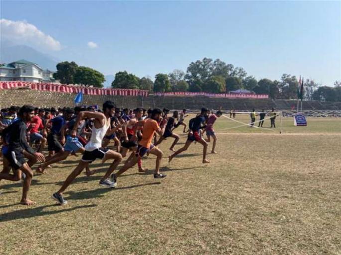 Gondia Recruitment under the watchful eye of Superintendent of Police 70 CCTV cameras | गोंदिया : पोलीस अधीक्षकांच्या डोळ्यादेखत भरती, ७० सीसीटीव्ही कॅमेऱ्यांची नजर Gondia Recruitment under the watchful eye of Superintendent of Police 70 CCTV cameras | गोंदिया : पोलीस अधीक्षकांच्या डोळ्यादेखत भरती, ७० सीसीटीव्ही कॅमेऱ्यांची नजर