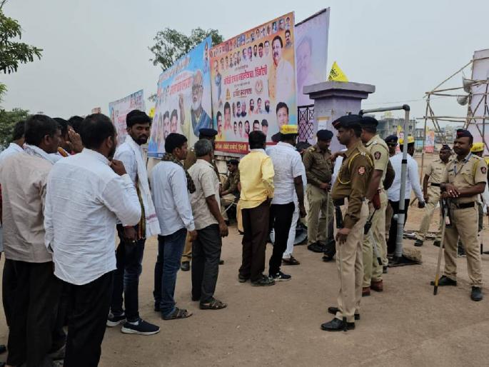 'Entry' in Ramlila Maidan only after checking everyone in Elgar Maha Mela | एल्गार महामेळाव्यात प्रत्येकाची तपासणी करूनच रामलीला मैदानात ‘एन्ट्री’ 'Entry' in Ramlila Maidan only after checking everyone in Elgar Maha Mela | एल्गार महामेळाव्यात प्रत्येकाची तपासणी करूनच रामलीला मैदानात ‘एन्ट्री’