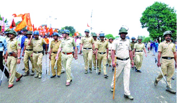 Seven teams of police for December 25: Over 60 police personnel | एकतीस डिसेंबरसाठी पोलिसांच्या सात टीम : ६० पोलिसांची जादा कुमक